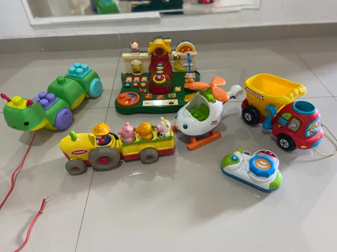 Lote de brinquedos marcas Fisher price Vtech playskool 