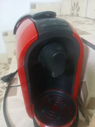 Vendo uma cafeteira 3 corações e de brinde 10 capsulas