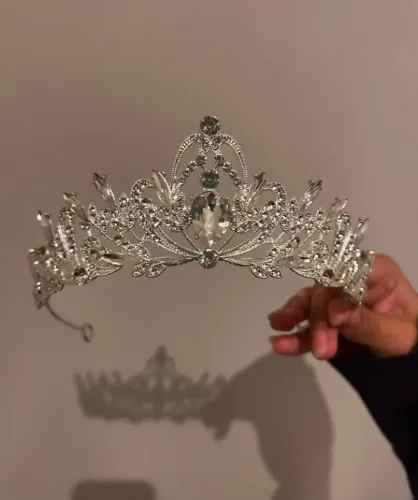 Tiara de Princesa Prateada com Pedrarias