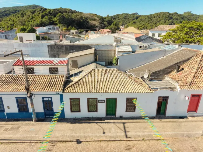 Ponto comercial de 75 m² na Rua Raulino Horn no Centro Histórico de Laguna/SC