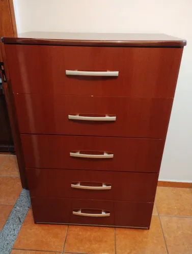 Cômoda 5 gavetas espaçosa 
