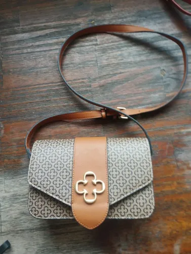 Bolsa Capodarte ótimo estado vários compartimentos bolso interno com zíper 20x12