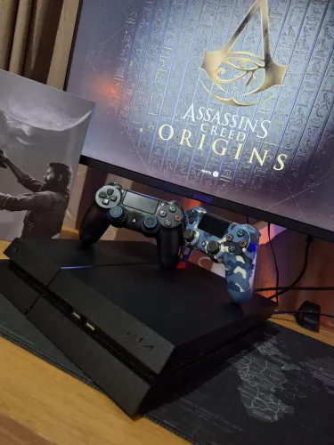 Playstation 4 + 2 Controles