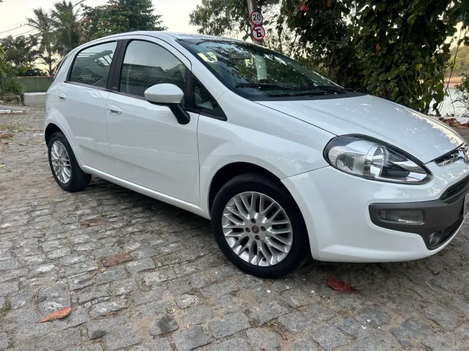 Fiat Punto Essence 1.6 Flex 16V 5P 2014
