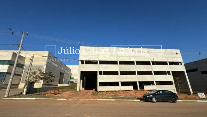 GALPÃO INDUSTRIAL COM 1800 M² A.C - PADRÃO `TRIPLE A` PARA LOCAÇÃO