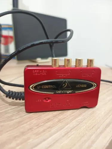 Interface De Áudio Usb Uca222 - Behringer Vermelho