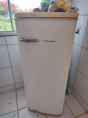 Geladeira 270,00 funcionando perfeitamente