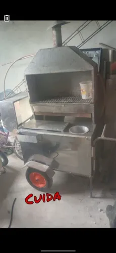 Carroça de espetinho e cachorro quente ' Hot Dog'