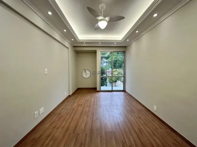 Apartamento à venda com 2 quartos, 72 m² na Várzea - Teresópolis/RJ.