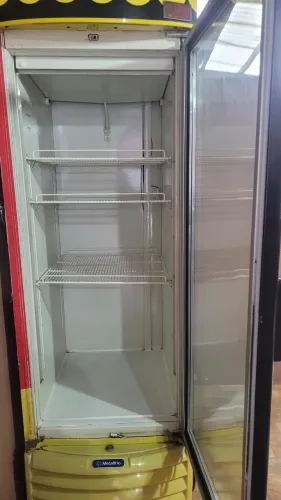 Cervejeira expositora metal frio