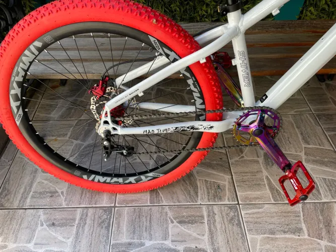 Bike shiver montada pra dar grau