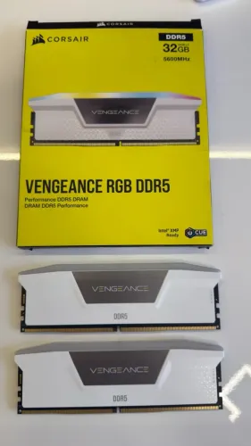 Memória RAM Corsair Vengeance RGB DDR5 32GB (2x16GB) 5600MHz CL36 BRANCA com caixa