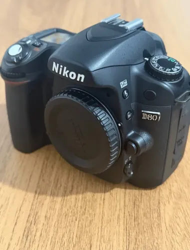 câmera nikon d80 com cartão de memória, sem bateria