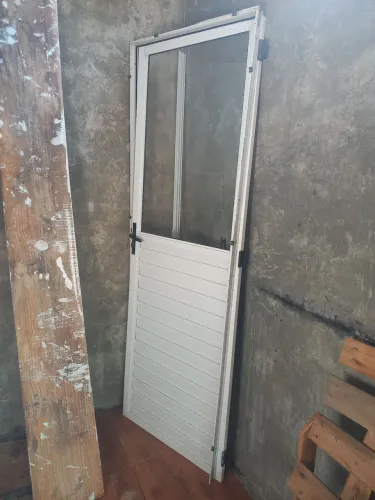 Porta Alumínio Muito Nova (Completa) última peça OPORTUNIDADE