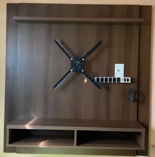 Rack com painel para TV 50" 135x130x30cm - Acompanha Suporte TV e filtro de tomadas!