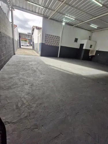 Galpão para locação com 140 m², localizado no bairro Vila Lemos em Campinas/SP.