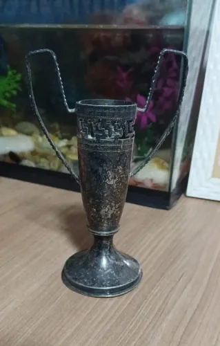 Troféu em metal espessurado a prata