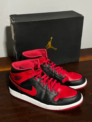 Air Jordan 1 Mid Alternate Bred