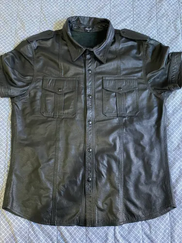 Camisa em couro masculina