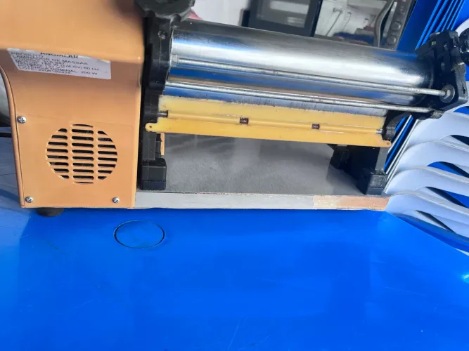 máquina laminadora de massa elétrica