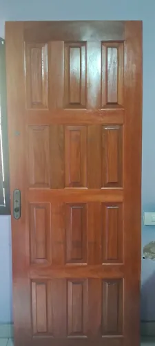 Porta em madeira maciça 