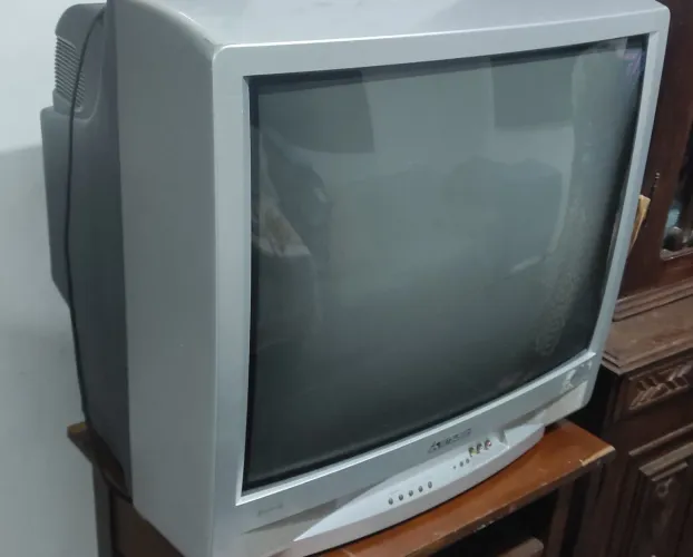 TV de tubo antiga - LEIA ANÚNCIO