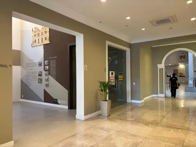 Loja Galeria para aluguel e venda com 134 metros quadrados em Independência - Porto Alegre