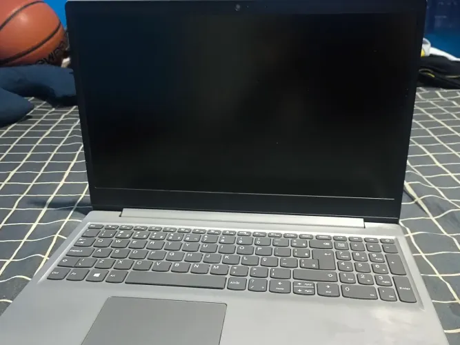 Vendo notebook para estudos e jogos
