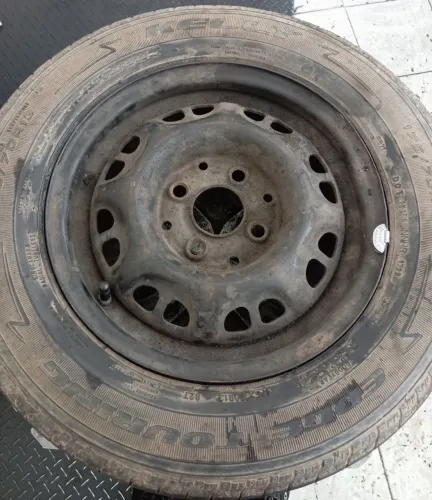Roda e pneu aro 13