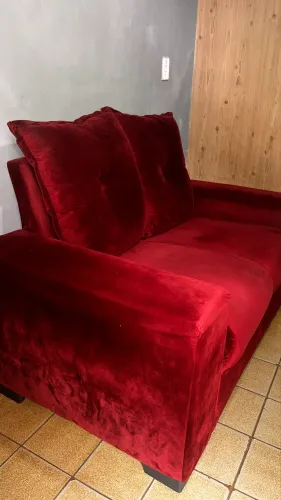 Vende-se sofá, em perfeitas condições, na cor vinho camurça, sofá de 2 lugares.