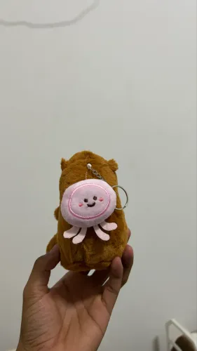     Capivara de Pelúcia com Chaveiro - Super Fofa! ?