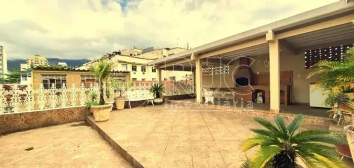 Casa de rua - Triplex / Residencial / Andaraí