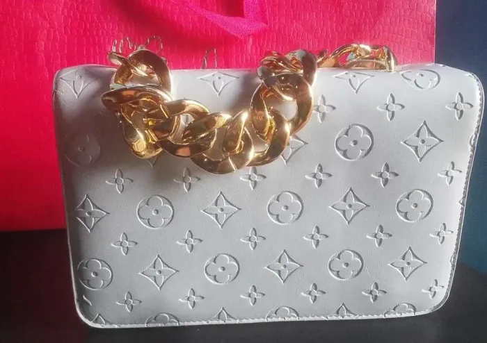 Vendo 7 bolsas promoção, dia das mães. Quero vender logo as 7 bolsas por 350$