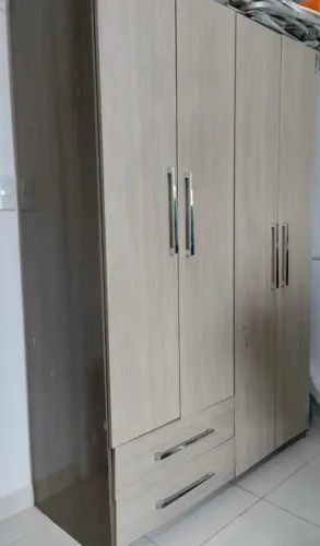 Roupeiro e cômoda