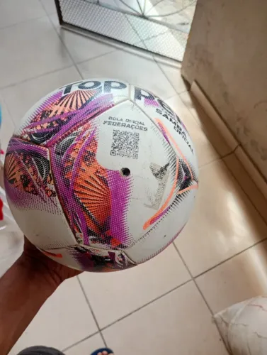 Estou vendo estar bola de campo da Topper oficial