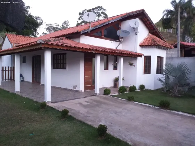 Casa para Venda em Salesópolis, 3 dormitórios, 1 suíte, 1 banheiro, 2 vagas