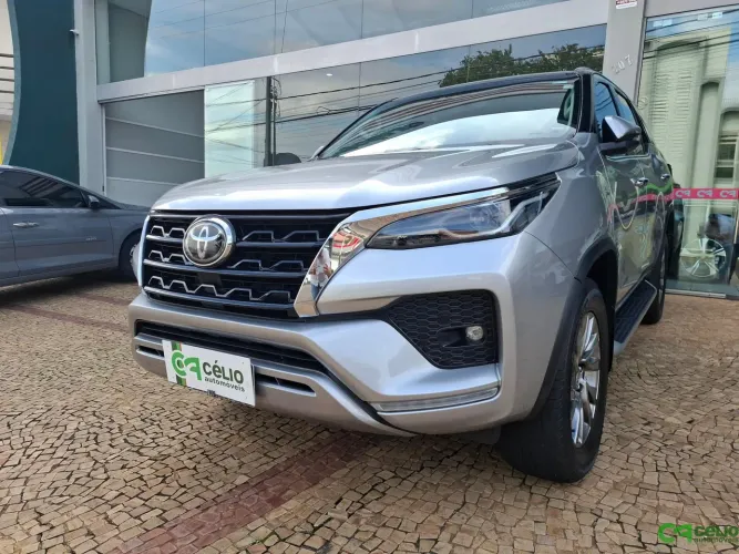 Toyota Hilux SW4 SRX 4X4 2.8 TDI 16V Dies. Aut. 2021
