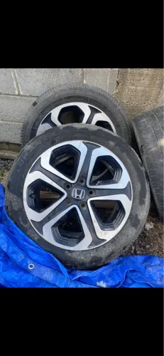 Vendo roda original com 4 pneu
