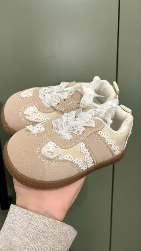 Tênis 1 ano menina NUNCA USADOS