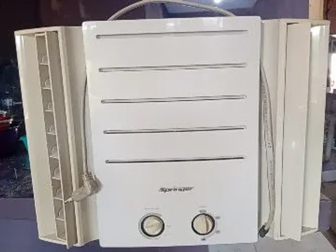 Ar condicionado Springer 7500 btus 220 volts gelando bem r$450