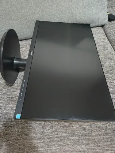 Monitor Philips 221V8L.  21.5"