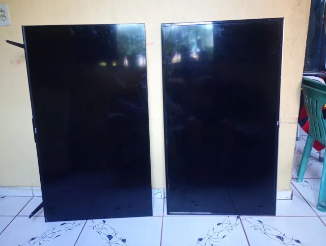 Vendo duas (smart tv) de 50 polegadas por 600 reais