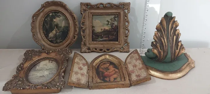 Kit Antiguidades - Quadros, Oratório e Peanha