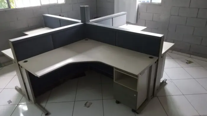 VENDO ESTAÇÃO DE TRABALHO / ILHA DE ESCRITÓRIO 4m x 4m (com divisórias) - OPORTUNIDADE