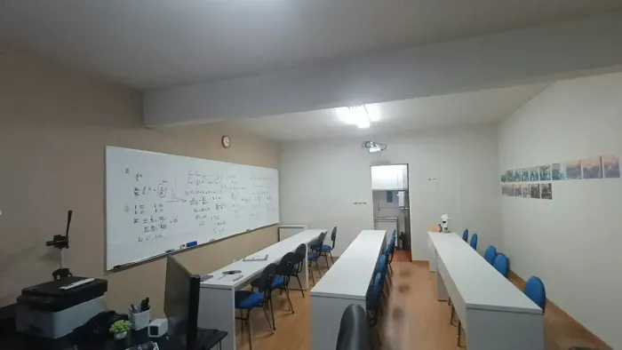Excelente Sala Comercial, no Centro de Uberlândia, 43m², 2 elevadores, portaria, andar alt