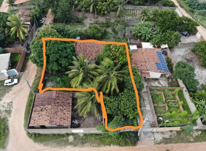 Vende-se terreno com casa na estrada de Genipabu