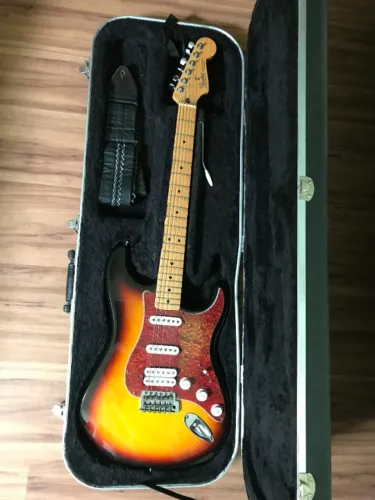Fender Standard Strato HSS MIM mexico