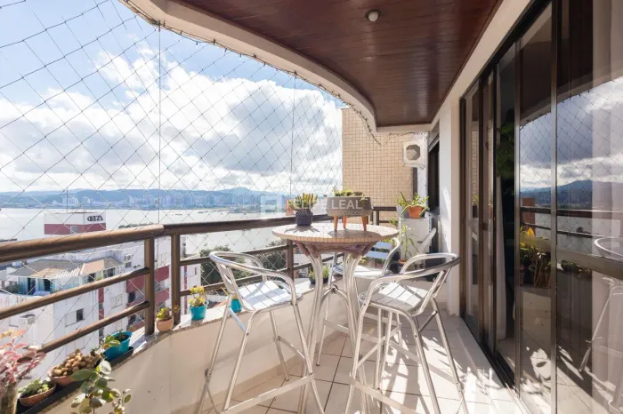 Apartamento em Bom Abrigo - Florianópolis