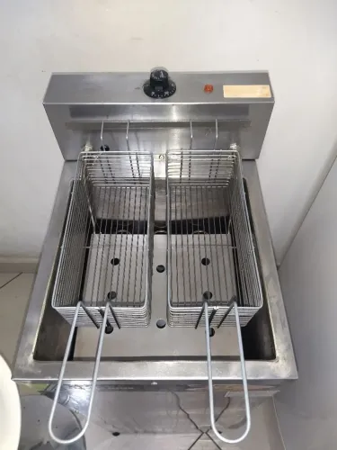 Fritadeira 18litros água e óleo 220w semi nova 