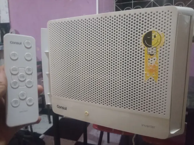 Ar condicionado Consul inverter bivolt com controle gelando bem